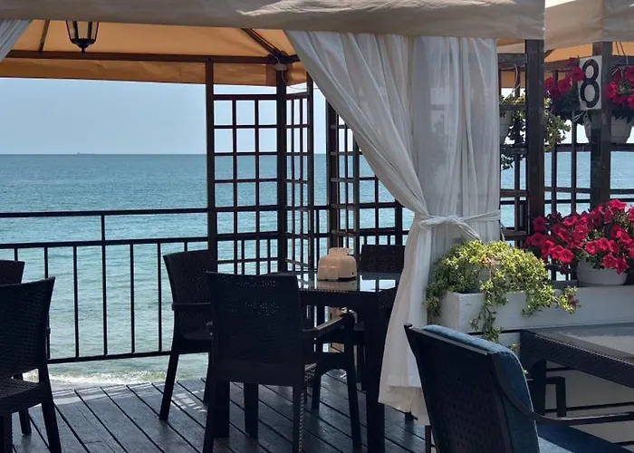 рядом золотой берег *