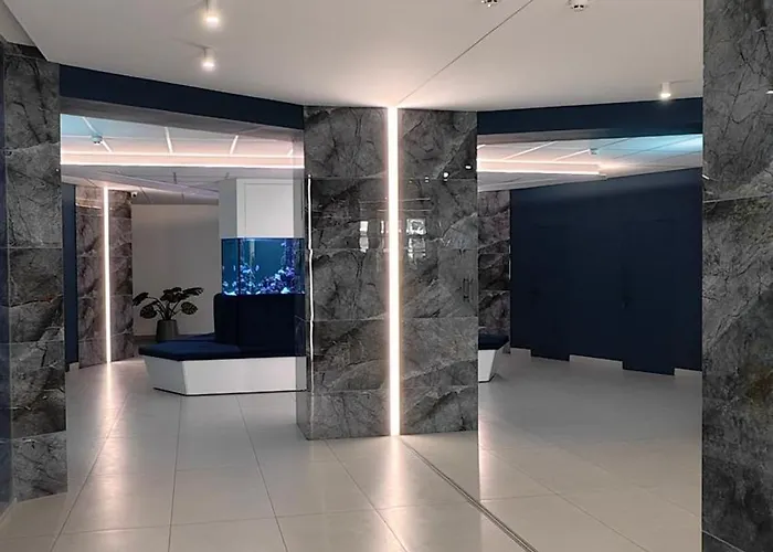 рядом золотой берег