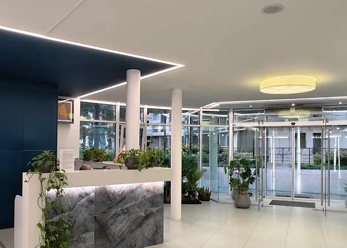 рядом золотой берег